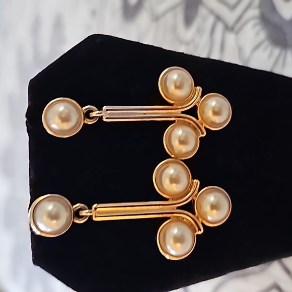 JS Collection Pearl/Goldtone Earrings - Picture 1 of 3